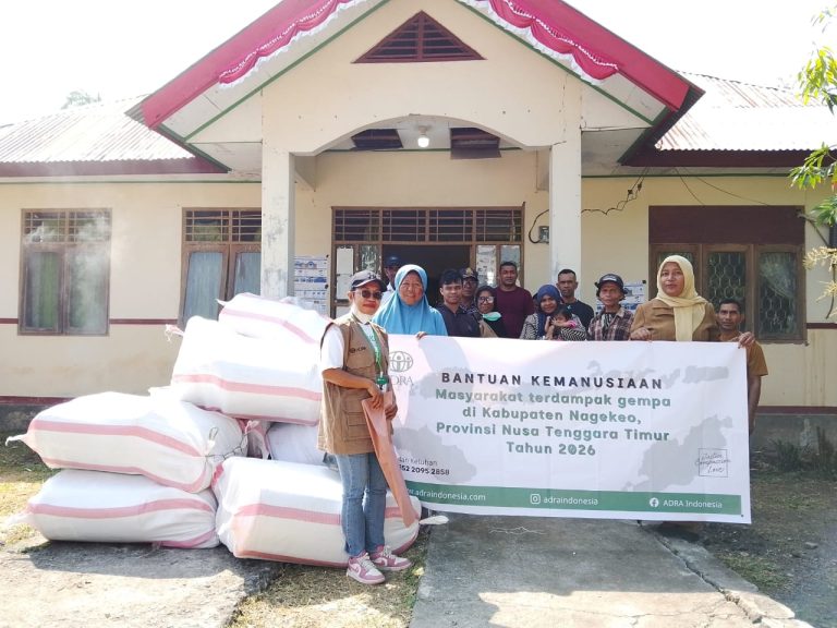 ADRA MEMBAGIKAN 310 PAKET SHELTER KITS UNTUK MASYARAKAT TERDAMPAK GEMPA DI KABUPATEN NAGEKEO